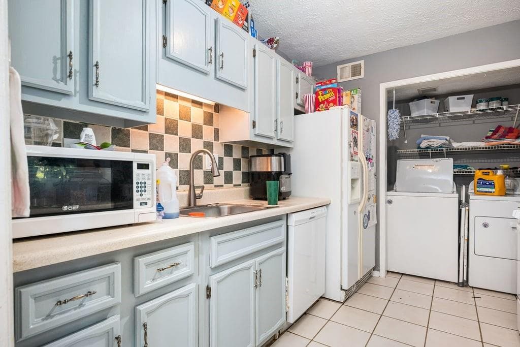2 bedroom, 2 bathroom, 1,102 sq ft condominium for sale at 1603 Vicksburg Place, Sandy Springs, GA 30350 — photo 8