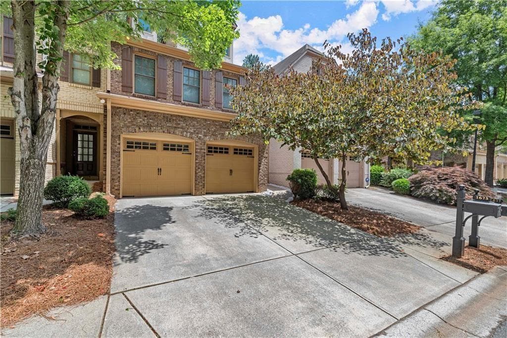 3 bedroom, 3 bathroom, 1,972 sq ft townhouse for rent at 1673 Caswell Parkway, Marietta, GA 30060 for $2,750 a month — photo 1 of 37