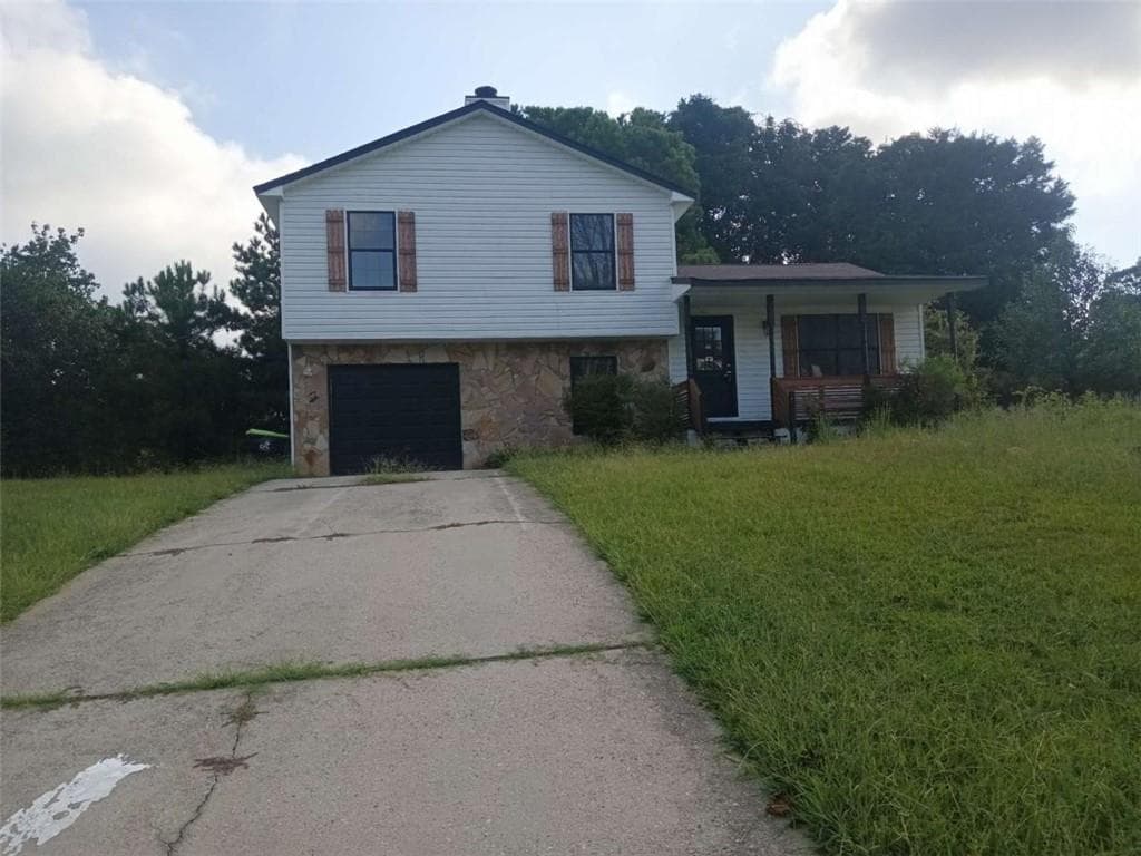 3 bedroom, 2 bathroom, 1,360 sq ft single family residence for sale at 10386 Wisteria Lane, Jonesboro, GA 30238 — photo 1 of 11