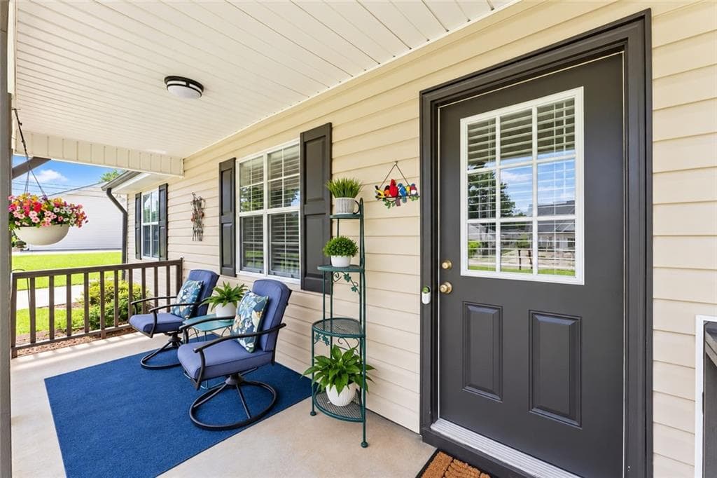 2 bedroom, 1 bathroom, 900 sq ft single family residence for sale at 2560 Fairlane Drive, Cumming, GA 30041 — photo 2