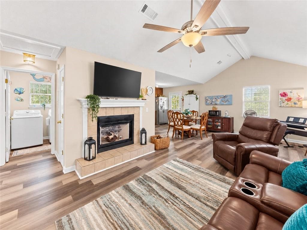 2 bedroom, 1 bathroom, 900 sq ft single family residence for sale at 2560 Fairlane Drive, Cumming, GA 30041 — photo 5