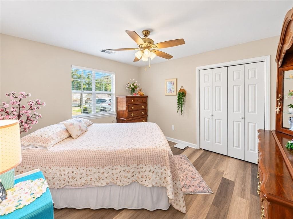 2 bedroom, 1 bathroom, 900 sq ft single family residence for sale at 2560 Fairlane Drive, Cumming, GA 30041 — photo 6