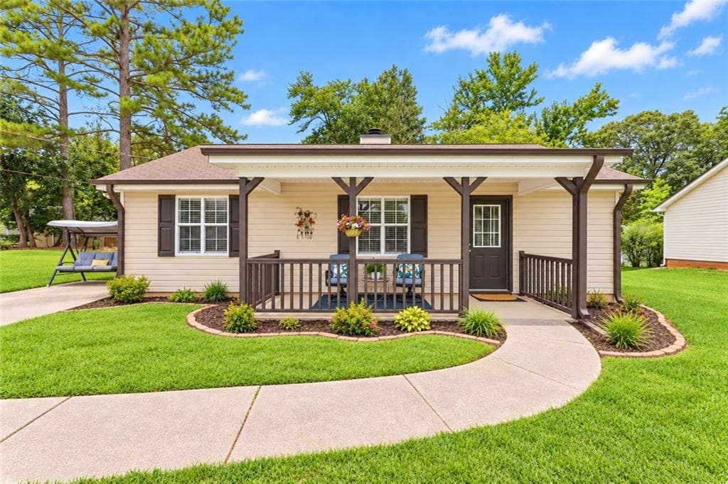 2 bedroom, 1 bathroom, 900 sq ft single family residence for sale at 2560 Fairlane Drive, Cumming, GA 30041 — photo 7