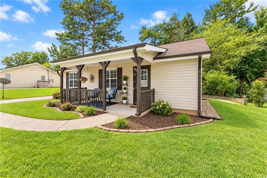 2 bedroom, 1 bathroom, 900 sq ft single family residence for sale at 2560 Fairlane Drive, Cumming, GA 30041 — photo 9
