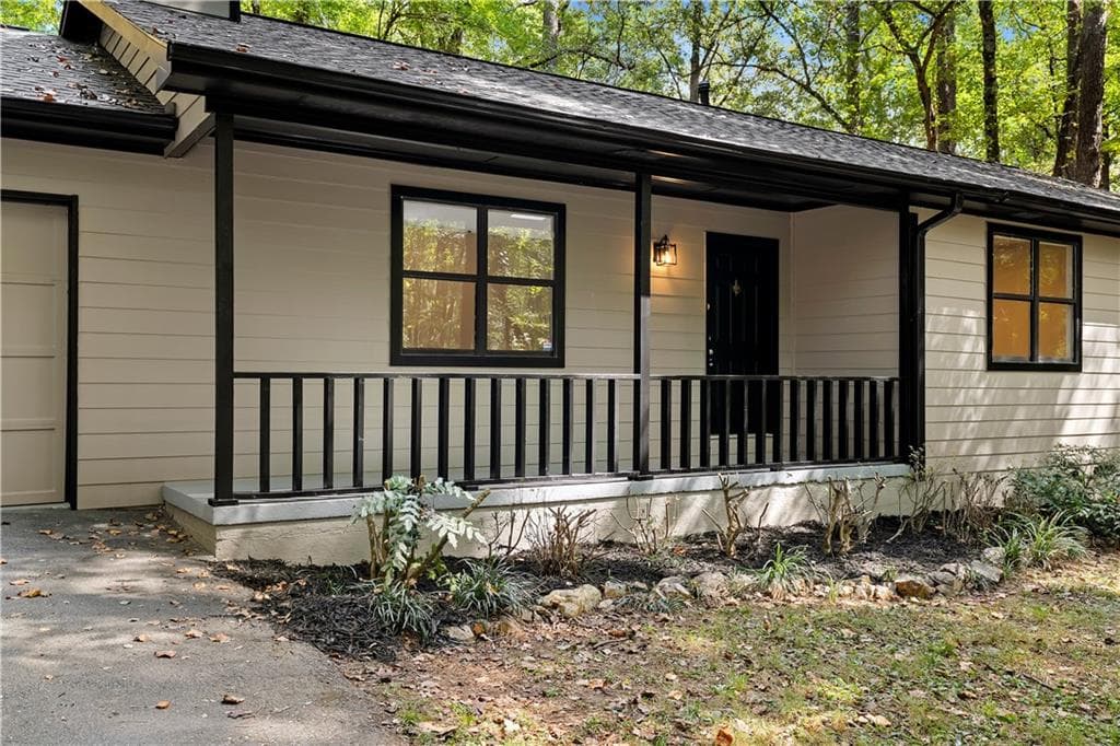 2 bedroom, 2 bathroom, 1,244 sq ft single family residence for sale at 4006 Lake Acworth Drive, Acworth, GA 30101 — photo 2