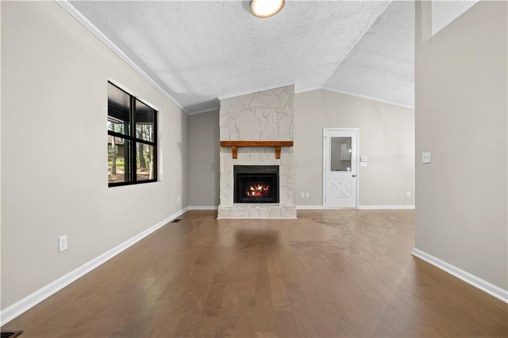 2 bedroom, 2 bathroom, 1,244 sq ft single family residence for sale at 4006 Lake Acworth Drive, Acworth, GA 30101 — photo 4