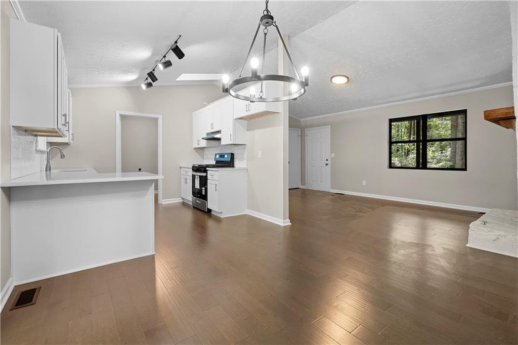 2 bedroom, 2 bathroom, 1,244 sq ft single family residence for sale at 4006 Lake Acworth Drive, Acworth, GA 30101 — photo 9