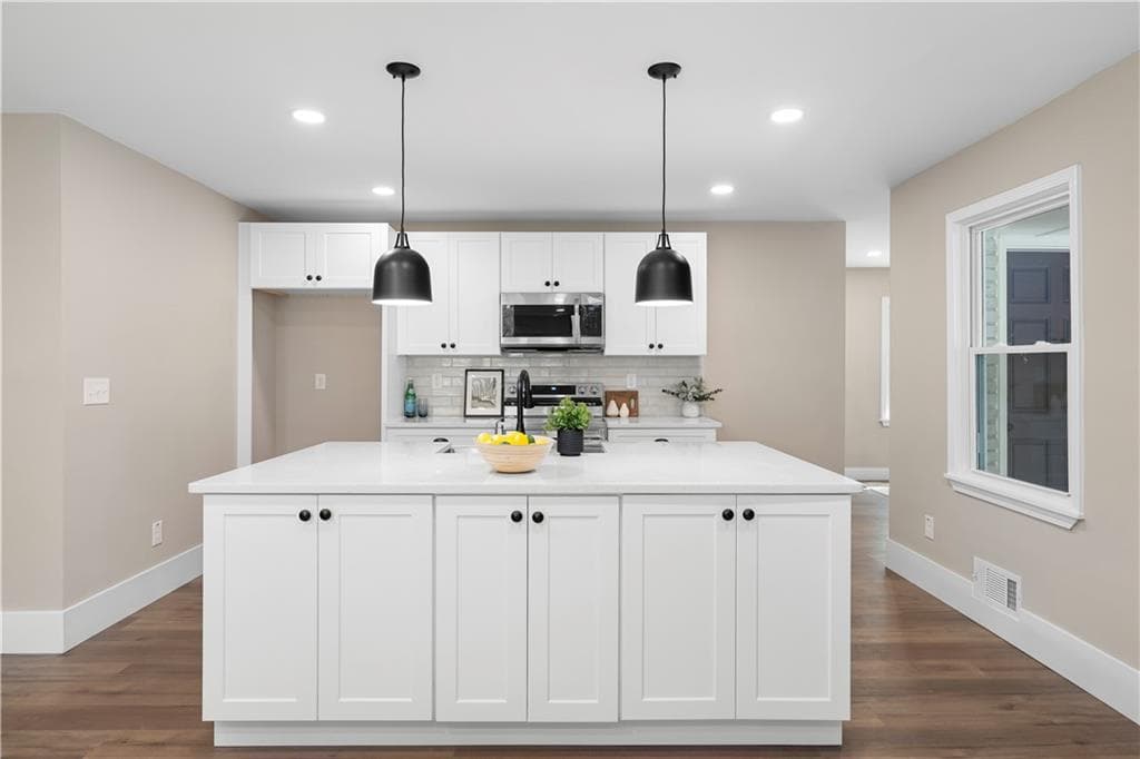 3 bedroom, 2 bathroom, 1,384 sq ft single family residence for sale at 4451 Sims Court, Tucker, GA 30084 — photo 6