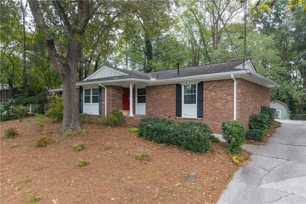 5 bedroom, 2 bathroom, 1,938 sq ft single family residence for sale at 3321 Ann Road, Smyrna, GA 30080 — photo 2