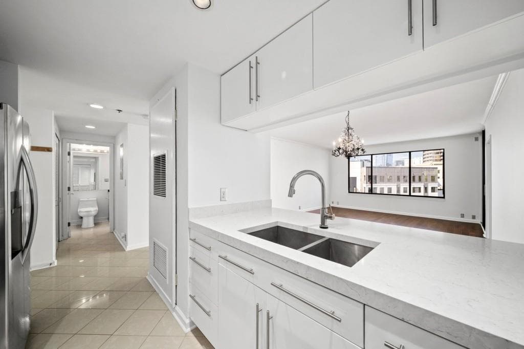 2 bedroom, 2 bathroom, 1,230 sq ft condominium for rent at 3481 Lakeside Drive 1107, Atlanta, GA 30326 for $2,400 a month — photo 5
