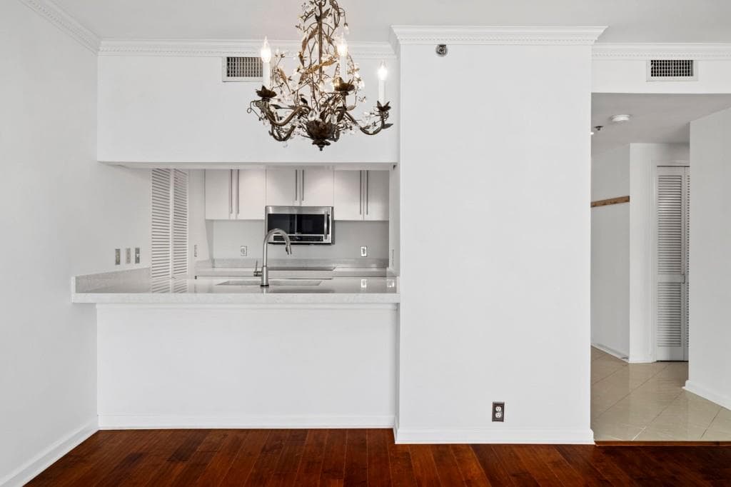 2 bedroom, 2 bathroom, 1,230 sq ft condominium for rent at 3481 Lakeside Drive 1107, Atlanta, GA 30326 for $2,400 a month — photo 6