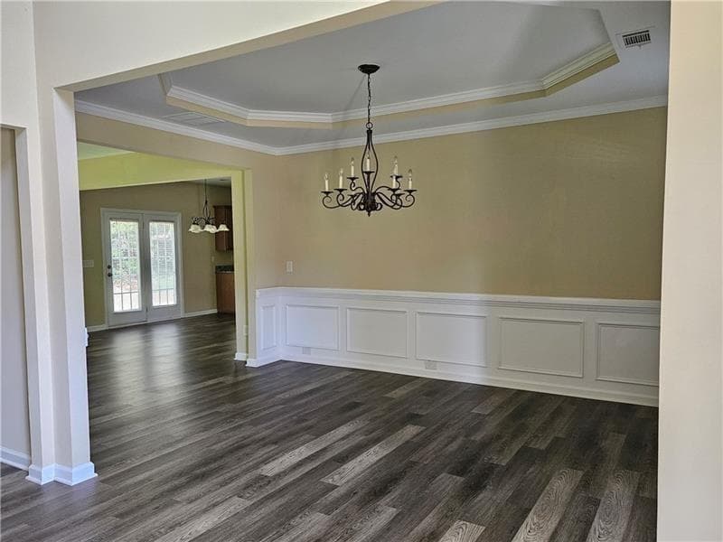 5 bedroom, 4 bathroom, 3,035 sq ft single family residence for sale at 5580 Hastings Terrace, Alpharetta, GA 30005 — photo 4