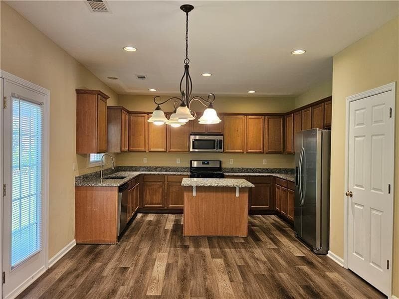 5 bedroom, 4 bathroom, 3,035 sq ft single family residence for sale at 5580 Hastings Terrace, Alpharetta, GA 30005 — photo 10