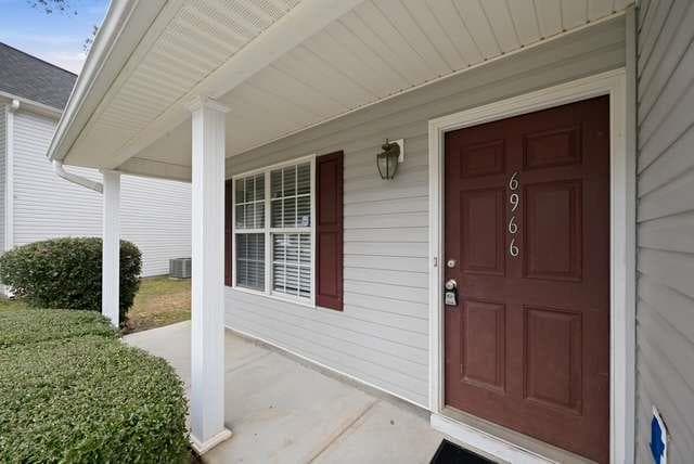 3 bedroom, 3 bathroom, 1,372 sq ft single family residence under contract at 6966 Mahonia Place, Lithonia, GA 30038 — photo 2