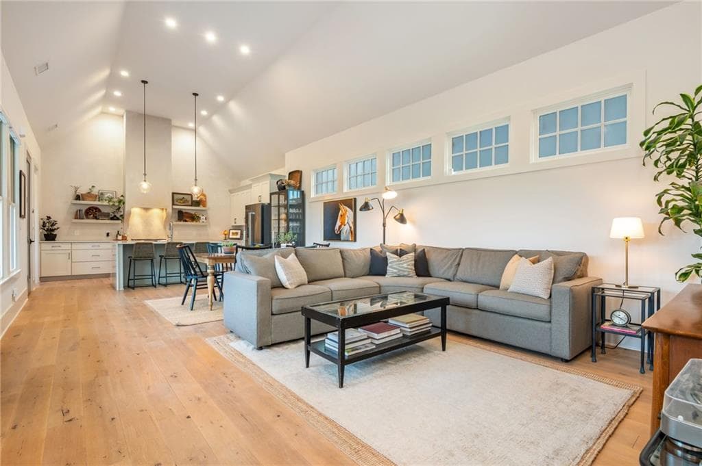 3 bedroom, 3 bathroom, 1,855 sq ft townhouse for sale at 390 Heatherden Avenue, Fayetteville, GA 30214 — photo 8