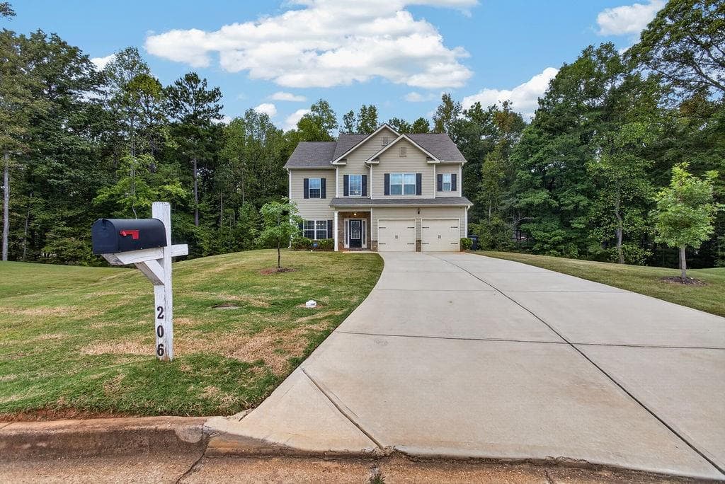 4 bedroom, 3 bathroom, 2,552 sq ft single family residence for sale at 206 Pincourt Loop, Griffin, GA 30223 — photo 2