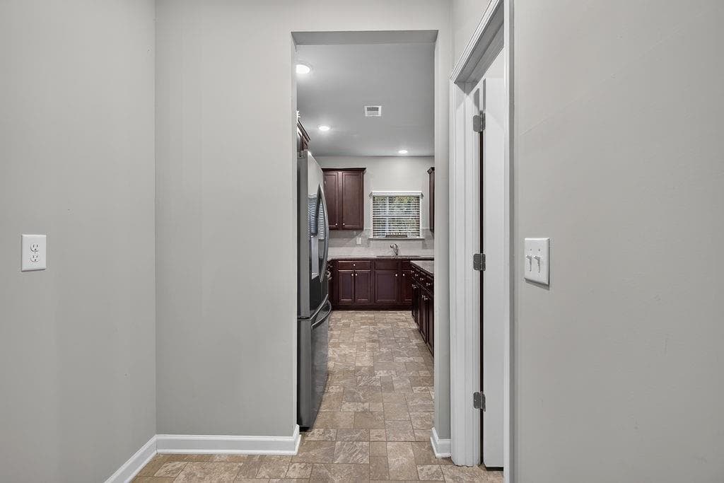 4 bedroom, 3 bathroom, 2,552 sq ft single family residence for sale at 206 Pincourt Loop, Griffin, GA 30223 — photo 5