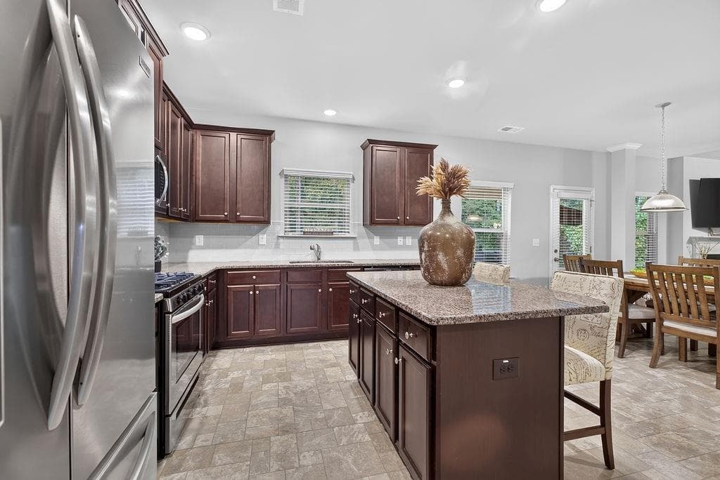 4 bedroom, 3 bathroom, 2,552 sq ft single family residence for sale at 206 Pincourt Loop, Griffin, GA 30223 — photo 6