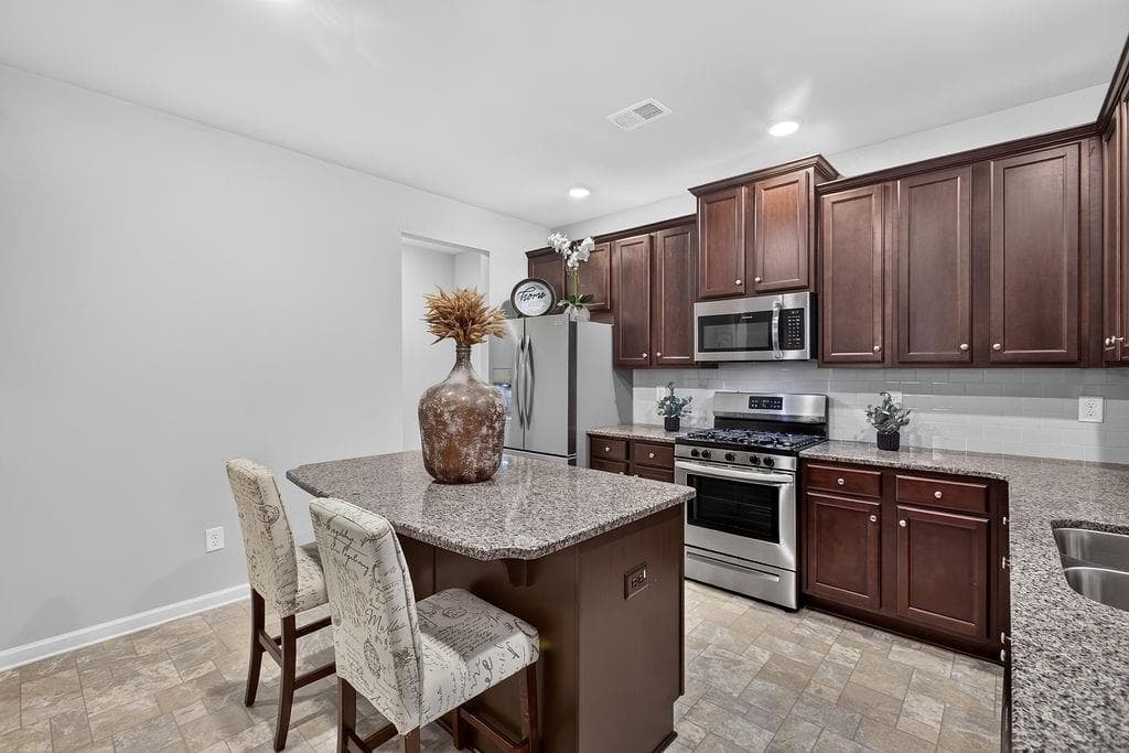 4 bedroom, 3 bathroom, 2,552 sq ft single family residence for sale at 206 Pincourt Loop, Griffin, GA 30223 — photo 7