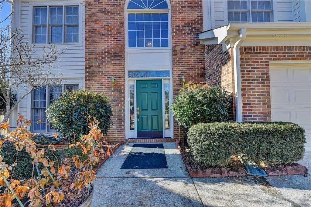 5 bedroom, 3 bathroom, 2,759 sq ft single family residence for sale at 2390 Walnut Grove Way, Suwanee, GA 30024 — photo 3