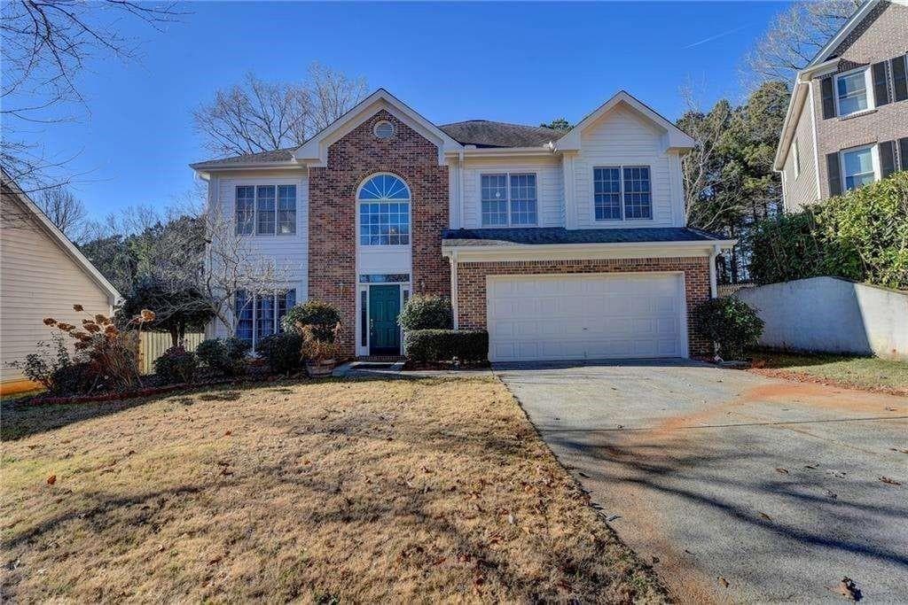 5 bedroom, 3 bathroom, 2,759 sq ft single family residence for sale at 2390 Walnut Grove Way, Suwanee, GA 30024 — photo 4