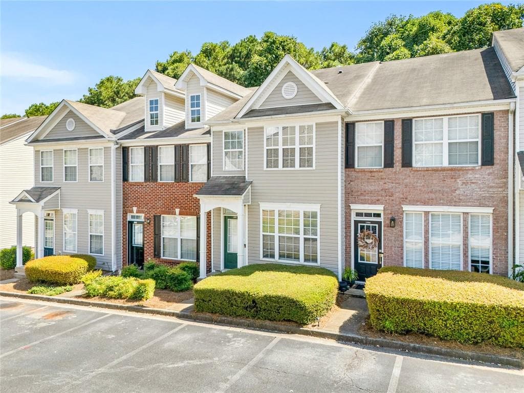 2 bedroom, 3 bathroom, 1,398 sq ft townhouse for rent at 1378 Penhurst Drive, Lawrenceville, GA 30043 for $1,700 a month — photo 2