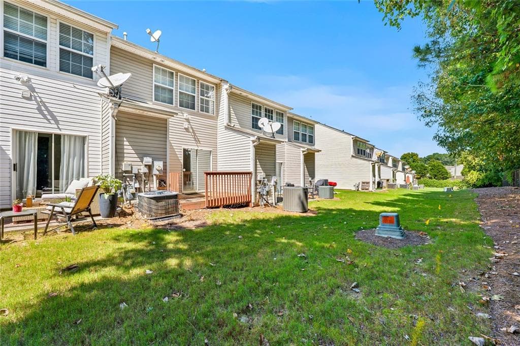 2 bedroom, 3 bathroom, 1,398 sq ft townhouse for rent at 1378 Penhurst Drive, Lawrenceville, GA 30043 for $1,700 a month — photo 5