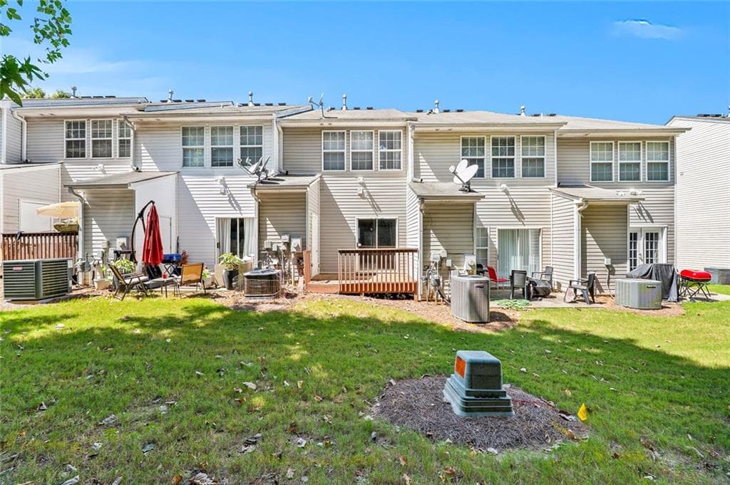 2 bedroom, 3 bathroom, 1,398 sq ft townhouse for rent at 1378 Penhurst Drive, Lawrenceville, GA 30043 for $1,700 a month — photo 6