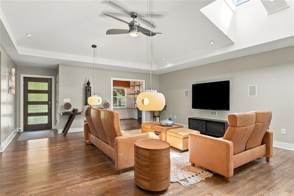 3 bedroom, 2 bathroom, 2,156 sq ft single family residence under contract at 2145 Pine Forest Drive, Atlanta, GA 30345 — photo 4