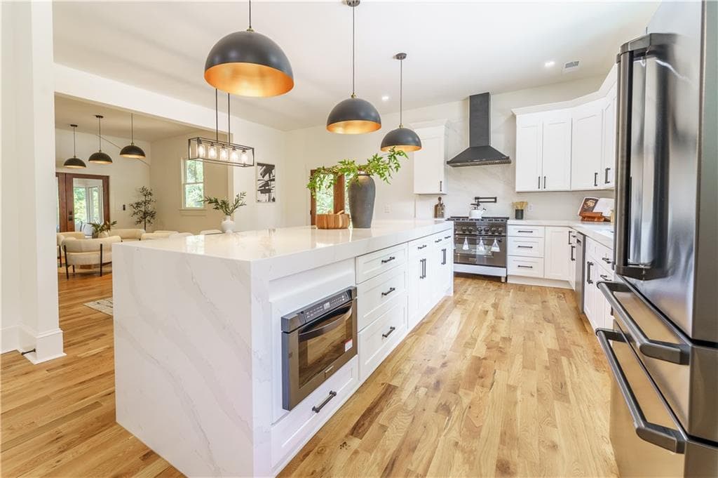 6 bedroom, 6 bathroom, 5,400 sq ft single family residence for sale at 6434 Cherry Tree Lane, Sandy Springs, GA 30328 — photo 4