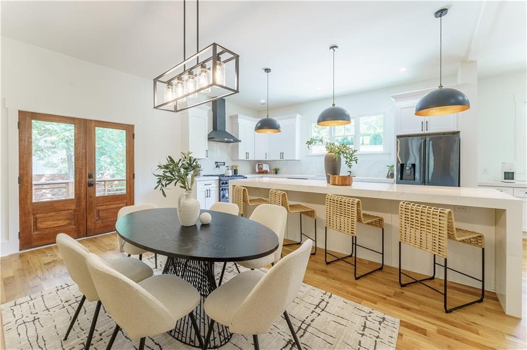 6 bedroom, 6 bathroom, 5,400 sq ft single family residence for sale at 6434 Cherry Tree Lane, Sandy Springs, GA 30328 — photo 5