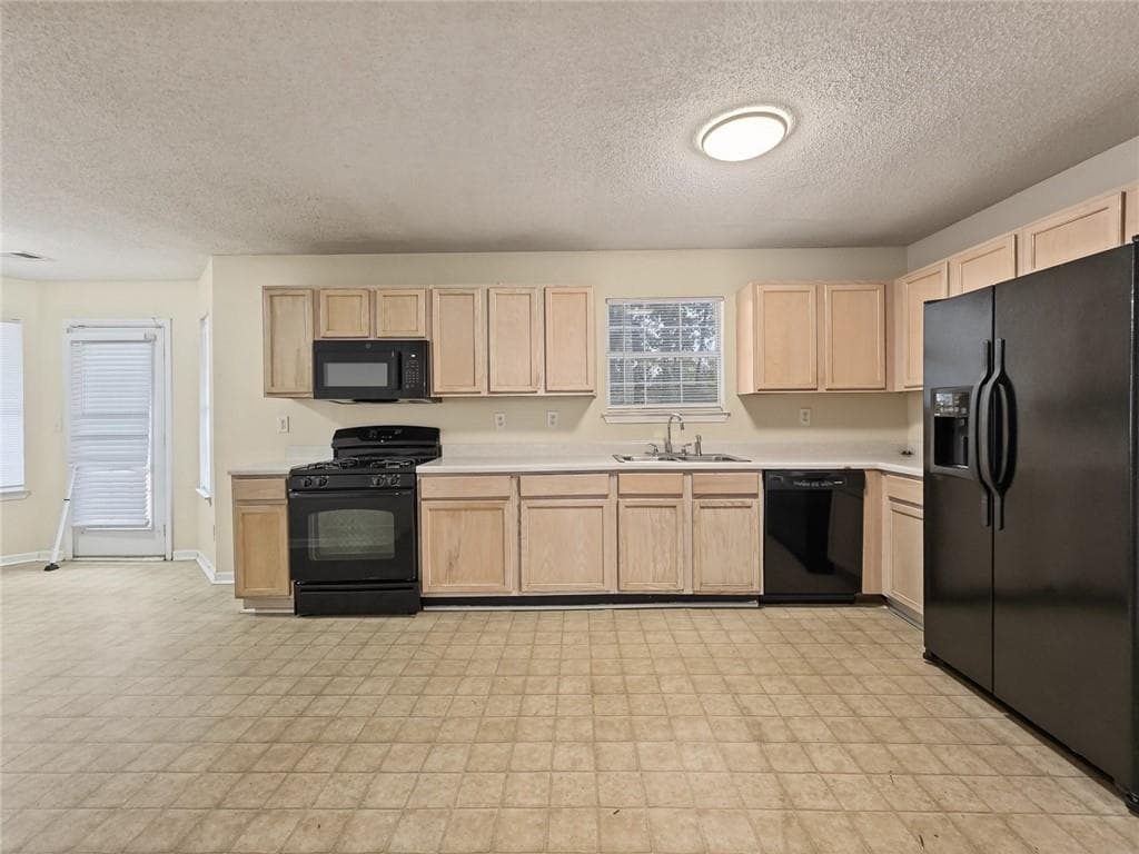 4 bedroom, 3 bathroom, 2,006 sq ft single family residence for rent at 2416 Rambling Way, Lithonia, GA 30058 for $2,250 a month — photo 5