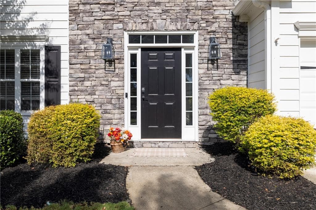 3 bedroom, 3 bathroom, 1,999 sq ft single family residence for sale at 1930 Overland Crossing, Alpharetta, GA 30004 — photo 3