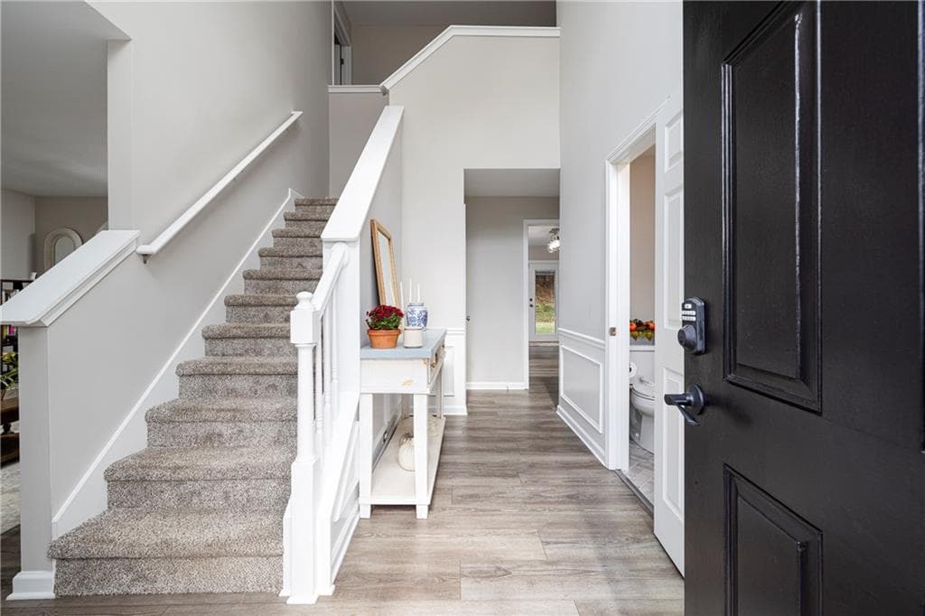 3 bedroom, 3 bathroom, 1,999 sq ft single family residence for sale at 1930 Overland Crossing, Alpharetta, GA 30004 — photo 4
