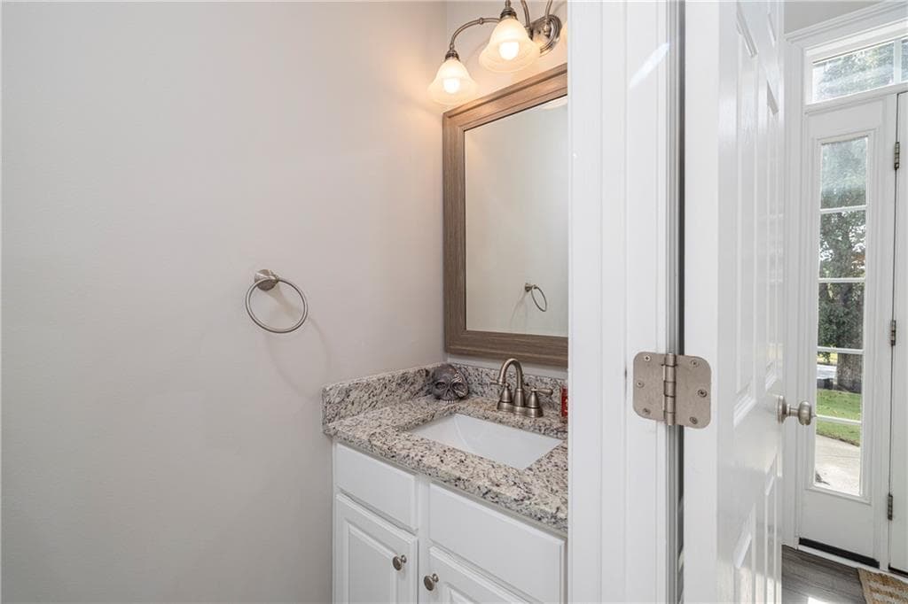 3 bedroom, 3 bathroom, 1,999 sq ft single family residence for sale at 1930 Overland Crossing, Alpharetta, GA 30004 — photo 6