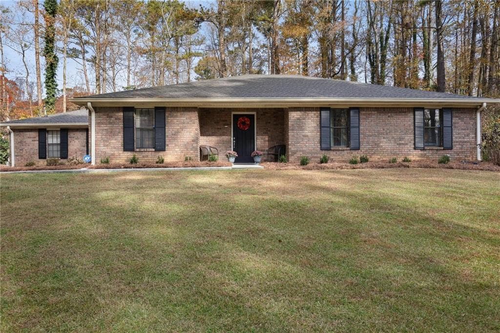 4 bedroom, 2 bathroom, 2,076 sq ft single family residence for sale at 84 Lake Somerset Drive, Marietta, GA 30064 — photo 1 of 31