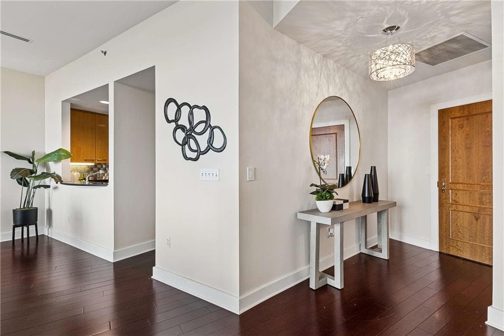 3 bedroom, 3 bathroom, 1,867 sq ft condominium for sale at 700 Park Regency Place 2404, Atlanta, GA 30326 — photo 3