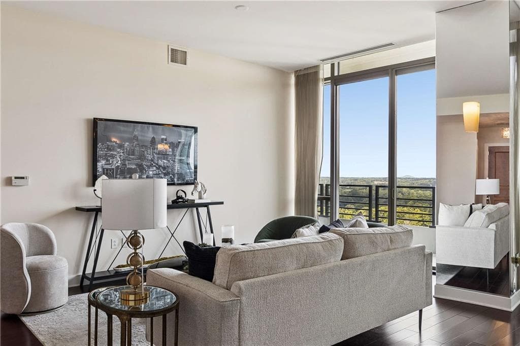 3 bedroom, 3 bathroom, 1,867 sq ft condominium for sale at 700 Park Regency Place 2404, Atlanta, GA 30326 — photo 5