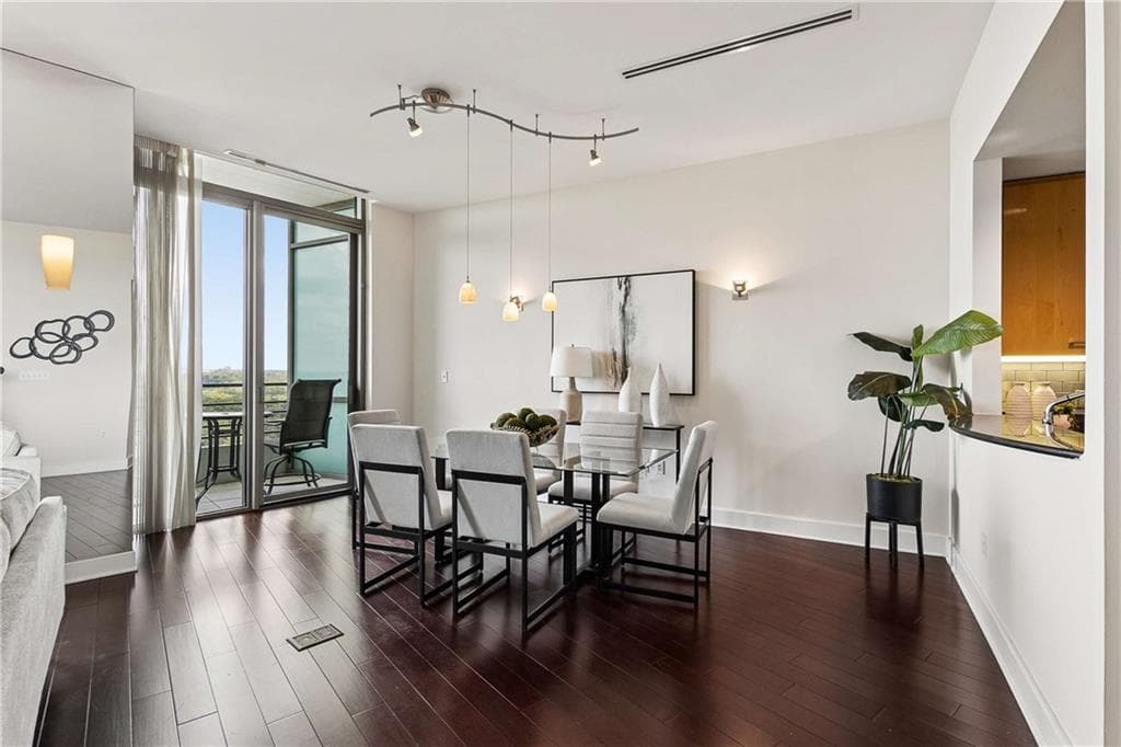 3 bedroom, 3 bathroom, 1,867 sq ft condominium for sale at 700 Park Regency Place 2404, Atlanta, GA 30326 — photo 6