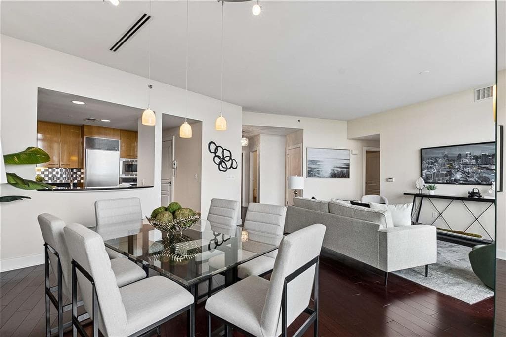 3 bedroom, 3 bathroom, 1,867 sq ft condominium for sale at 700 Park Regency Place 2404, Atlanta, GA 30326 — photo 7
