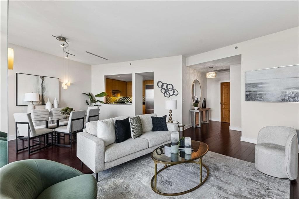 3 bedroom, 3 bathroom, 1,867 sq ft condominium for sale at 700 Park Regency Place 2404, Atlanta, GA 30326 — photo 9