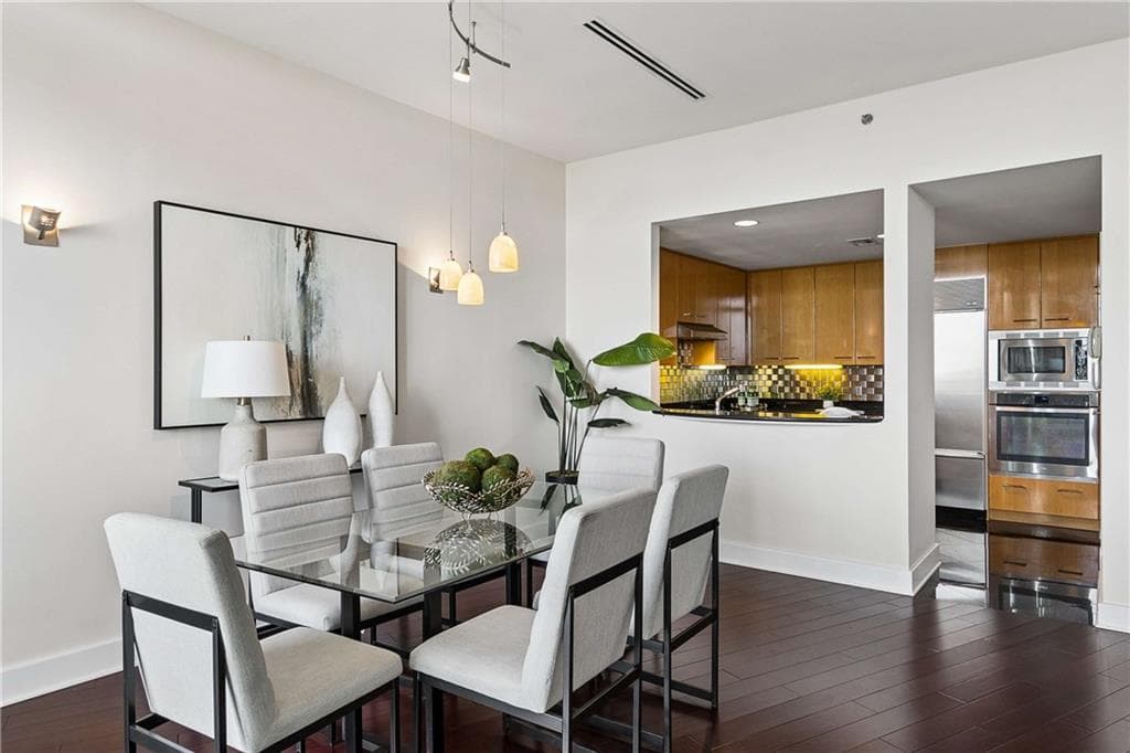 3 bedroom, 3 bathroom, 1,867 sq ft condominium for sale at 700 Park Regency Place 2404, Atlanta, GA 30326 — photo 10