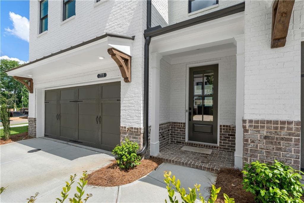 3 bedroom, 3 bathroom, 2,030 sq ft townhouse under contract at 4314 Burton Bend Way 148, Buford, GA 30518 — photo 3
