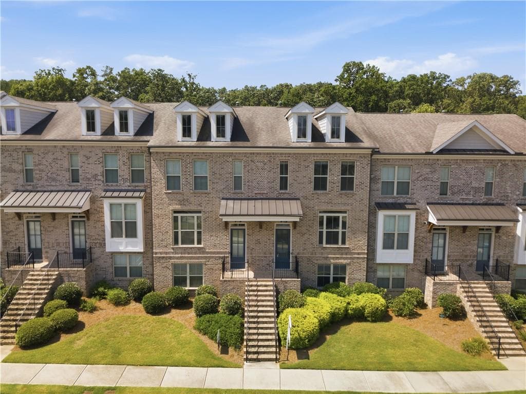 3 bedroom, 4 bathroom, 2,200 sq ft townhouse for sale at 2217 Parkside Glen View 221, Duluth, GA 30097 — photo 1 of 52