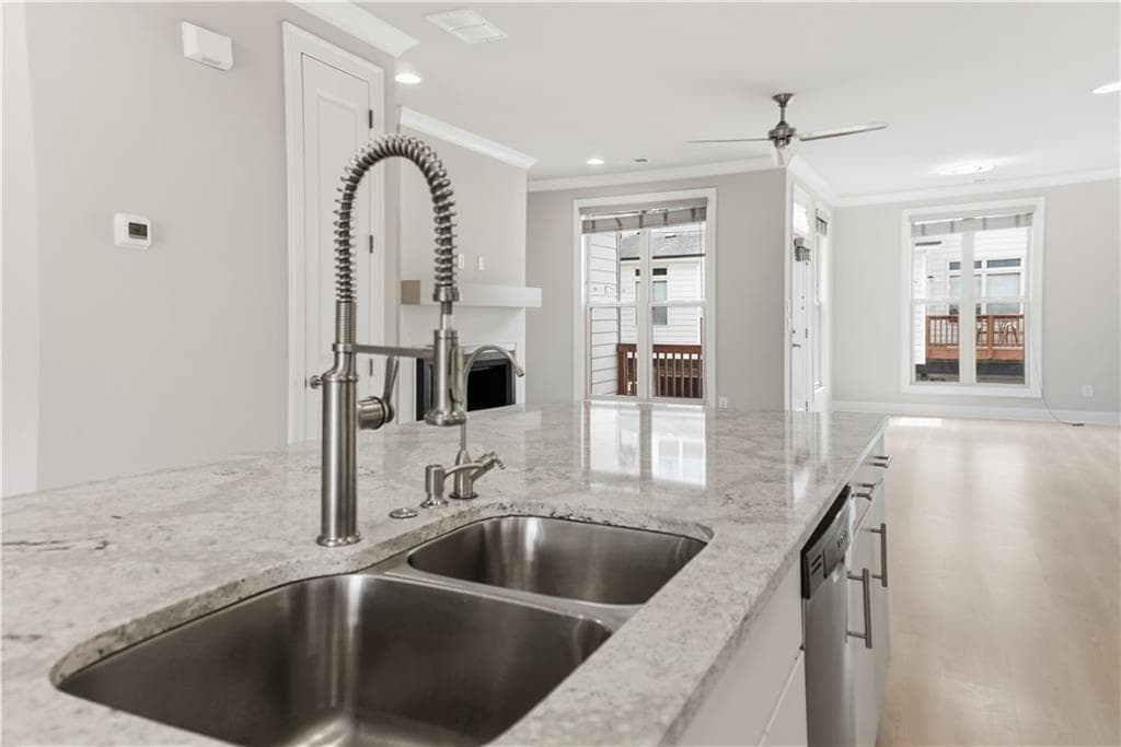 3 bedroom, 4 bathroom, 2,200 sq ft townhouse for sale at 2217 Parkside Glen View 221, Duluth, GA 30097 — photo 10