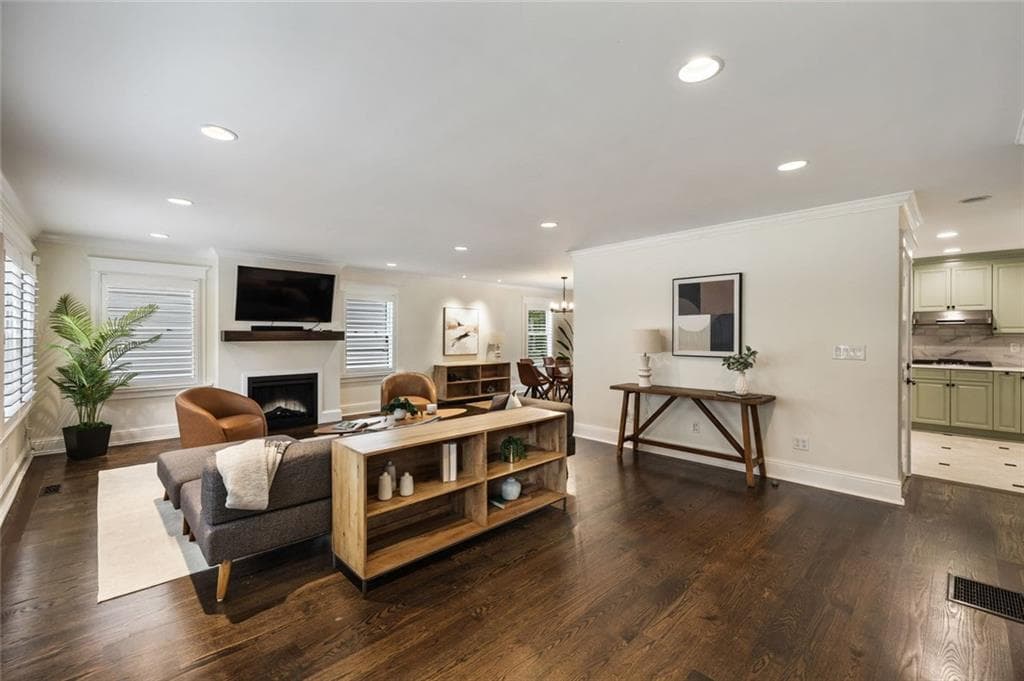 5 bedroom, 4 bathroom, 3,524 sq ft single family residence for rent at 2251 Fairhaven Circle, Atlanta, GA 30305 for $7,500 a month — photo 3