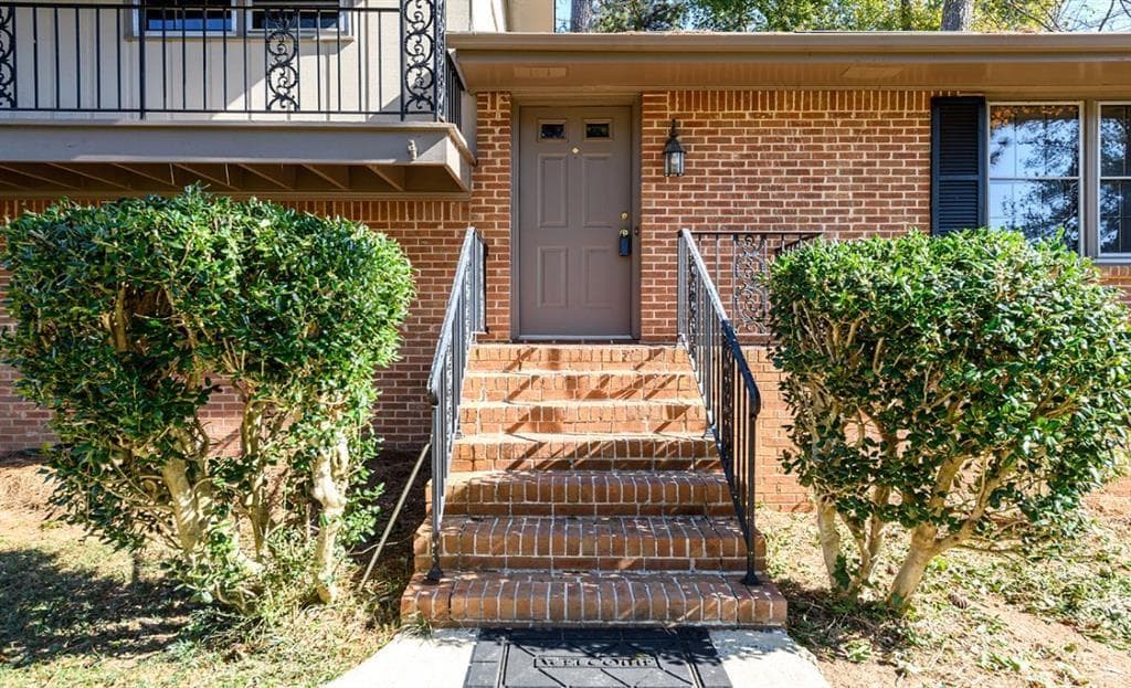 4 bedroom, 3 bathroom, 2,125 sq ft single family residence for rent at 462 Emily Drive, Lilburn, GA 30047 for $2,275 a month — photo 2