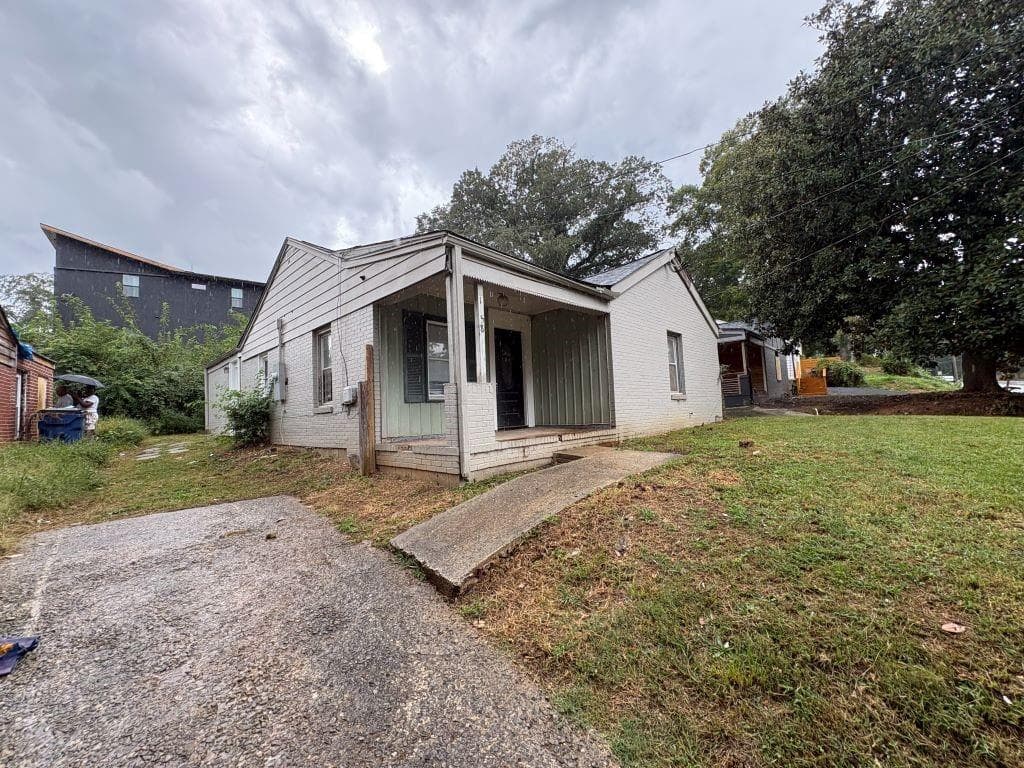 3 bedroom, 2 bathroom, 1,304 sq ft single family residence for sale at 1658 M L King Jr Drive, Atlanta, GA 30314 — photo 2