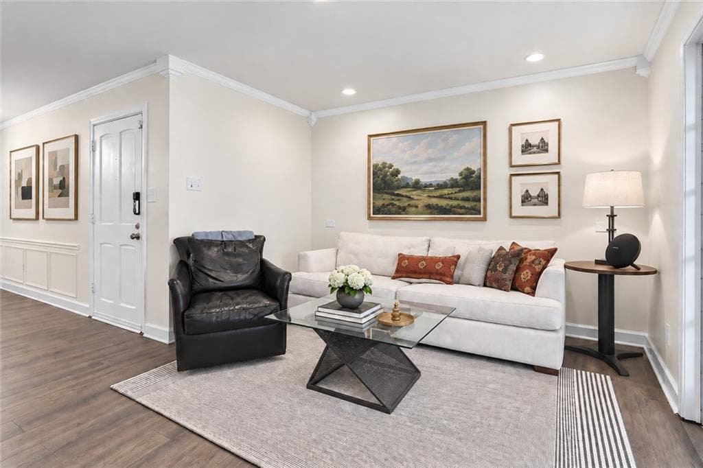2 bedroom, 2 bathroom, 1,100 sq ft condominium for sale at 53 La Rue Place, Atlanta, GA 30327