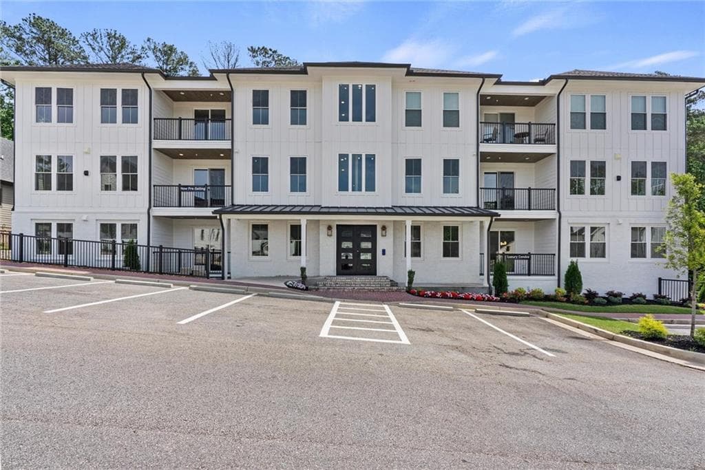 2 bedroom, 3 bathroom, 1,540 sq ft condominium for sale at 1050 Blair Lane 101, Peachtree City, GA 30269